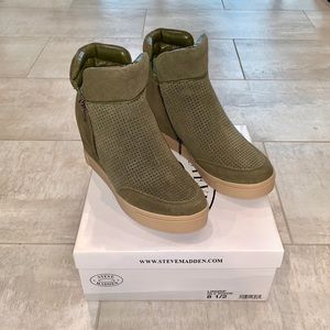 🌳 New Steve Madden Olive Suede Wedge Sneakers